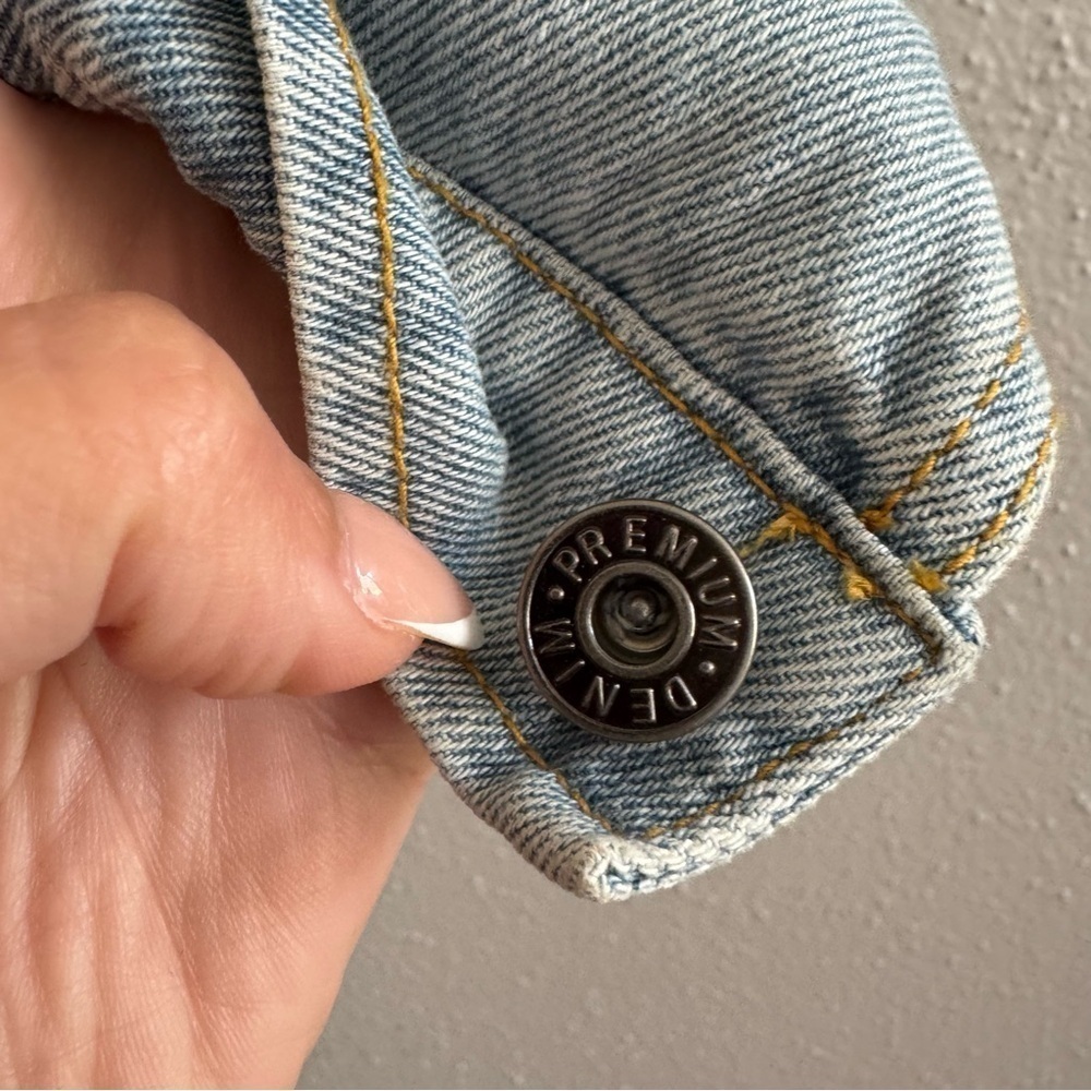 Love Tree Classic Light Wash Denim Jacket | Small - Picture 8 of 9